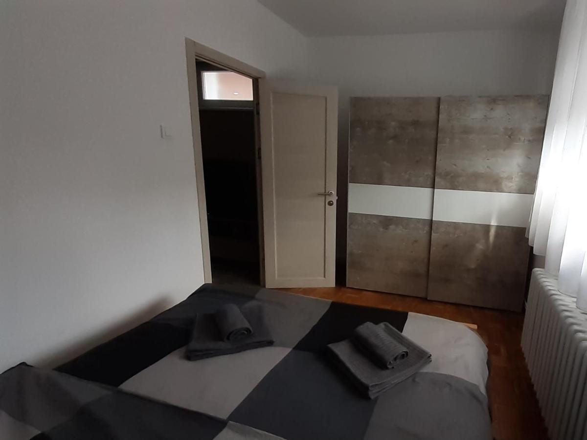 Apartman Una スレムスキ・カルロヴツィ エクステリア 写真