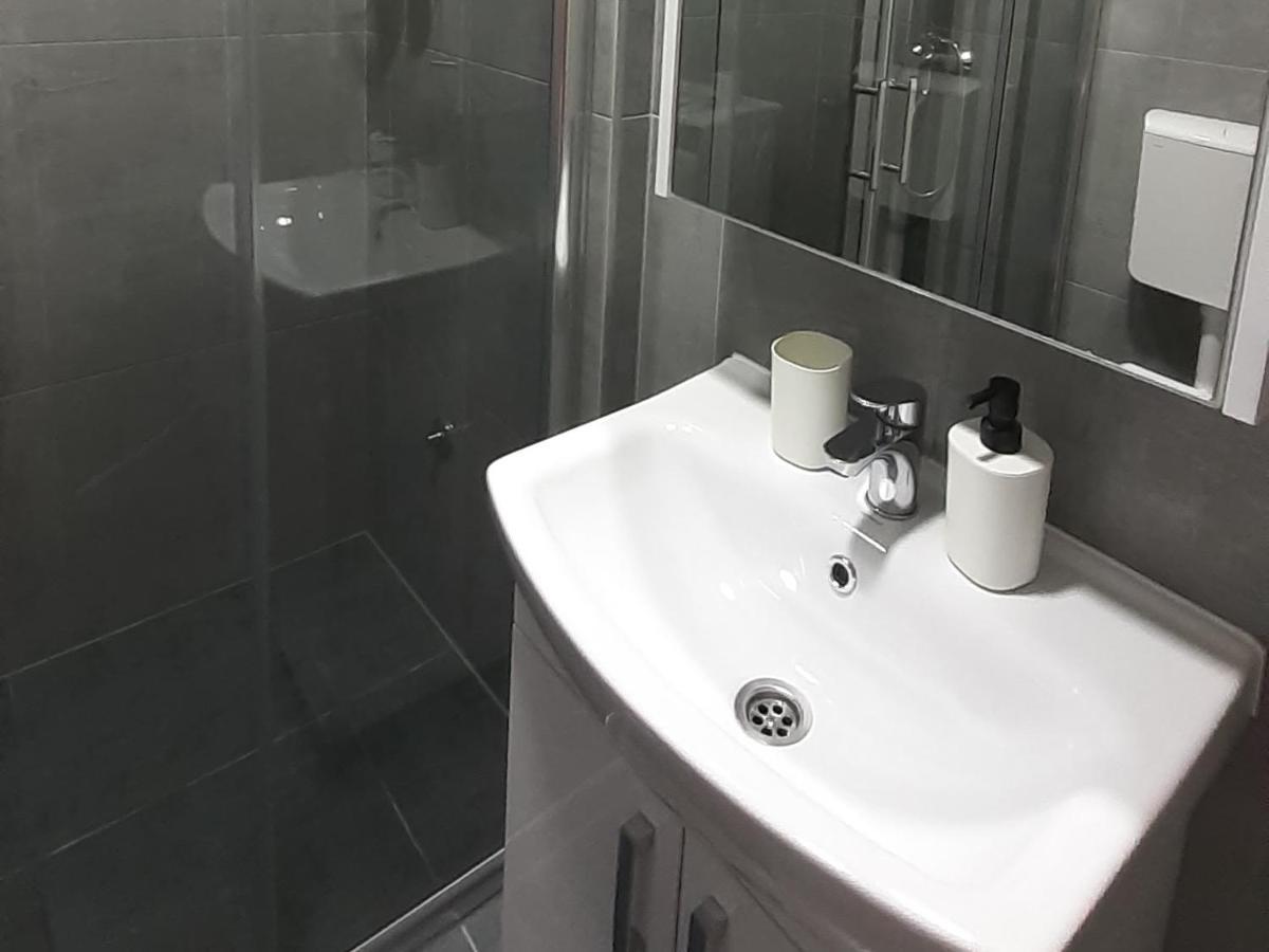Apartman Una スレムスキ・カルロヴツィ エクステリア 写真